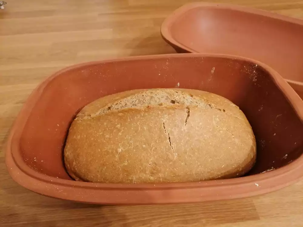 Brot im Römertopf
